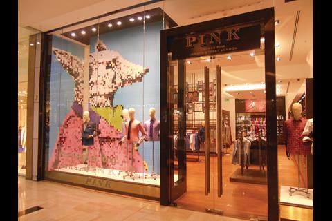 The fox is not sharply defined by the individual pixels/mosaic pieces that form the image, but that is deliberate as the total effect is of checks.